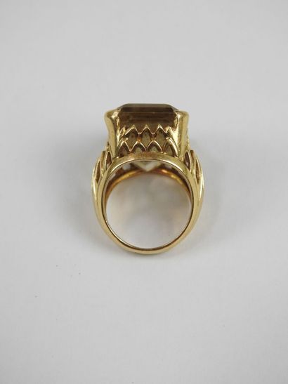 RING in yellow gold 750/1000th and smoky...