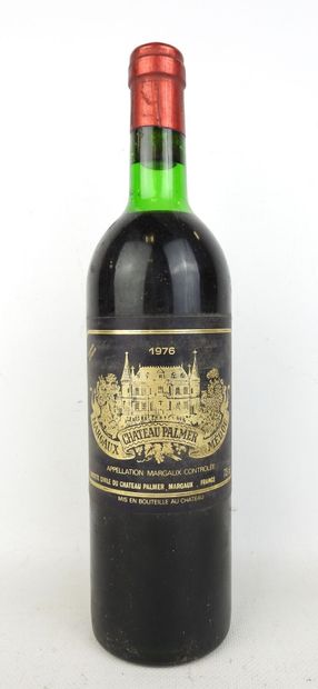 1 bottle Château Palmer Margaux 1976. Low...