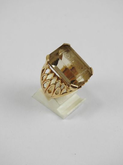 RING in yellow gold 750/1000th and smoky...