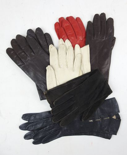 LOT de paires de gants en cuir et peau. Tailles...