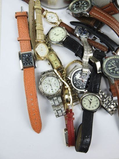 LOT de MONTRES LIP
1 boitier LIP
3 LIP CROIX...