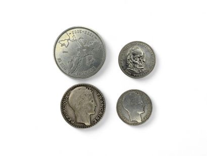 Lot of 4 silver coins including : 
1 Monnaie...