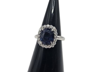750 thousandths white gold pompadour ring...