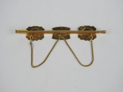Brooch in 750 thousandths gold, finely enameled...
