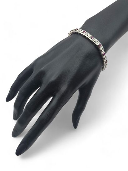 Articulated cube link bracelet in 750 thousandths...