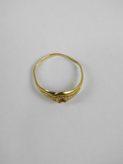 Ring setting in yellow gold 750/1000e. 1.31g....