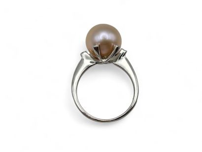 750 thousandth white gold flower ring centered...