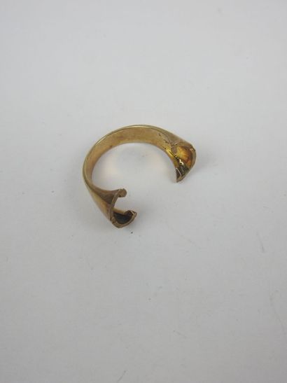 LOT IN 750/1000 GOLD: wedding band, heart...