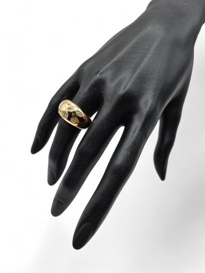 Yellow gold 750 thousandths ring set with...