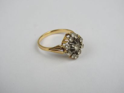 Flower ring in 750 thousandths gold and glass...