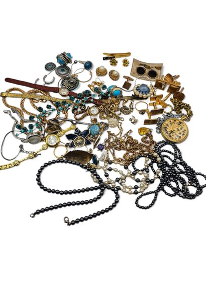 Important lot of costume jewelry including...