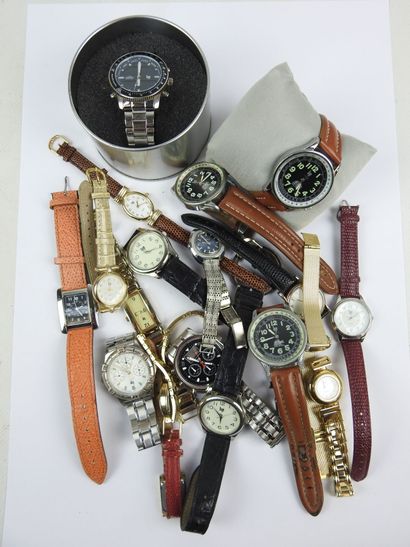 LOT de MONTRES LIP
1 boitier LIP
3 LIP CROIX...
