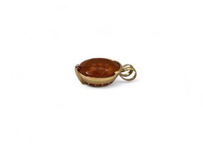 Yellow gold 750 thousandths pendant centered...