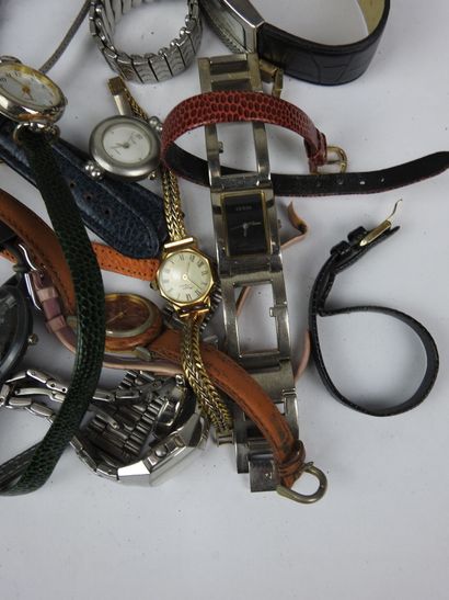 LOT de MONTRES FANTAISIE dont Guess, Swatch,...