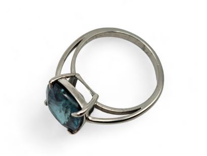750 thousandths white gold ring centered...
