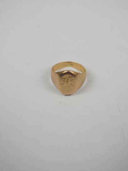 Encrusted yellow gold Chevalière Weight:...