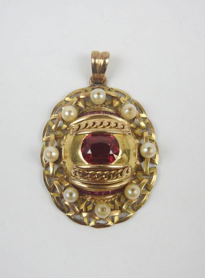 750/1000 yellow gold oval pendant set with...