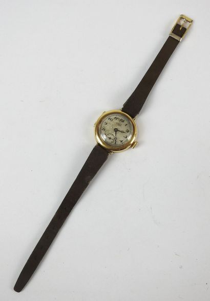 LIP: Ladies' watch, round case in 18K yellow...