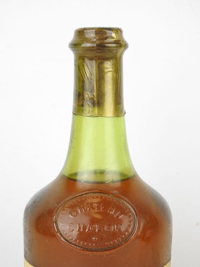 1 bottle Château-Chalon 1976.