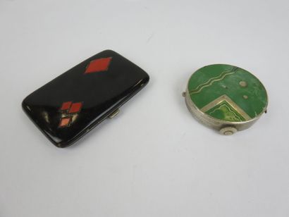 Set comprising a black enameled case with...