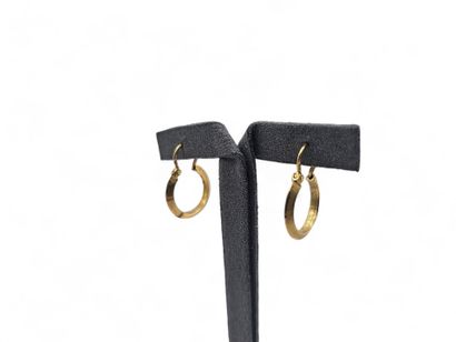 Pair of small creoles in yellow gold 750...