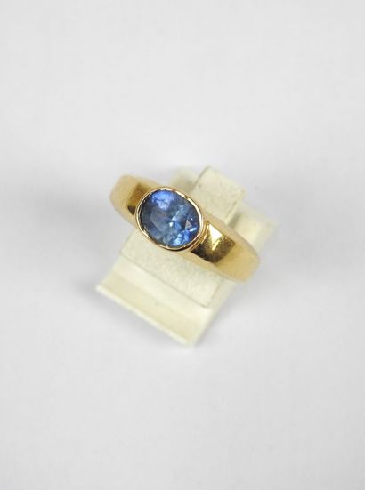 BAND RING in yellow gold 750/1000e with sapphire...
