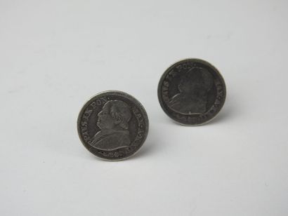 Pair of 900/1000th silver HANDLEBUTTONS bearing...