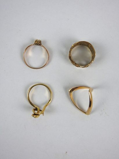 FOUR RINGS in 750/1000th yellow gold, one...