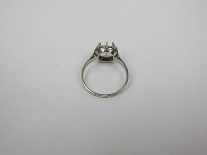 Ring setting in platinum or white gold. Weight:...