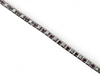 Articulated cube link bracelet in 750 thousandths...