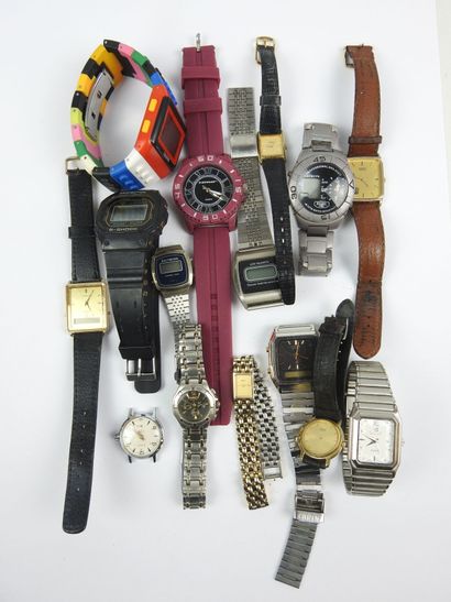LOT de MONTRES :
DUNLOP CASIO 306 AQ 709...