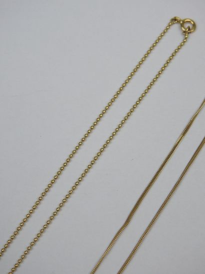TWO CHAINS in 750/1000th yellow gold with...