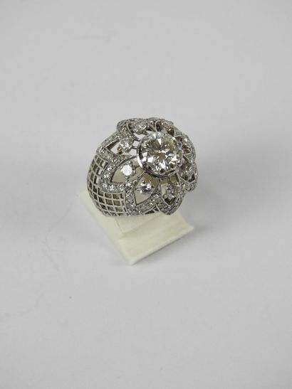 DOME RING in 750/1000th white gold with openwork...
