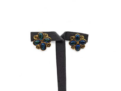 CHORANGE PARIS.
Pair of floral ear studs...