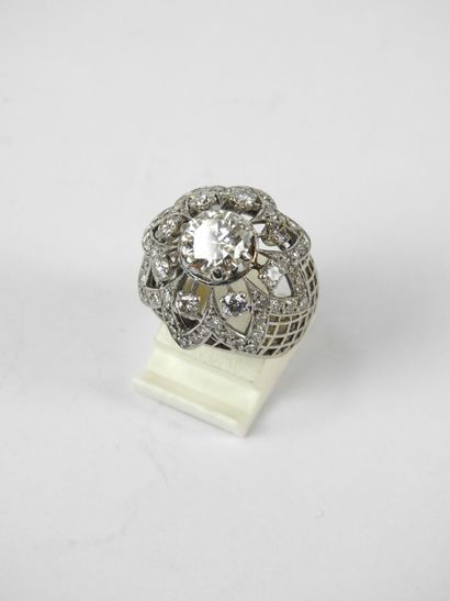 DOME RING in 750/1000th white gold with openwork...