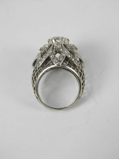 DOME RING in 750/1000th white gold with openwork...