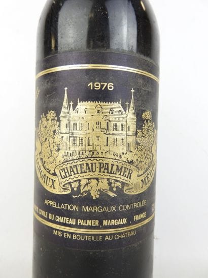 1 bottle Château Palmer Margaux 1976. Low...