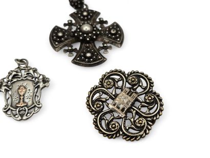 Lot of 5 silver jewels including : 
a southern...