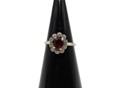 Daisy ring in 750 thousandths white gold,...