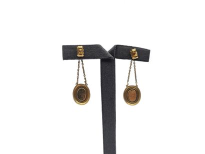 Pair of medallion earrings in 750 thousandths...