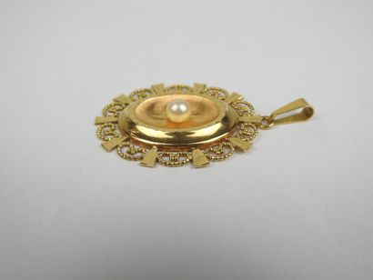 Pendant in 750 thousandths gold and pearl,...