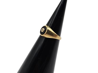 Yellow gold 750 thousandths signet ring set...