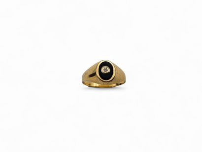 Yellow gold 750 thousandths signet ring set...