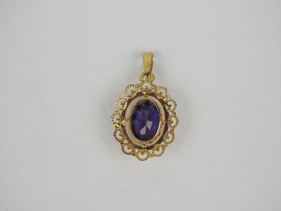Gold and amethyst pendant, gross weight:...