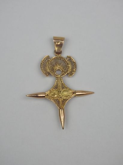585/1000th yellow gold cross pendant. Weight:...