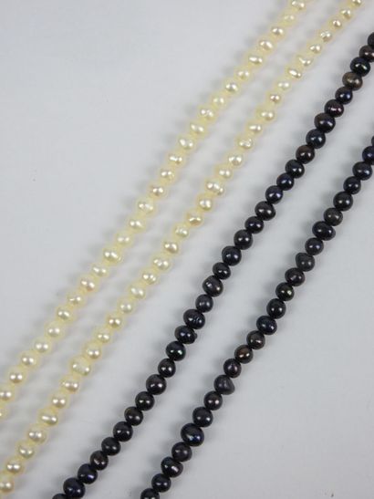 TWO NECKLACES of white pearls and gray pearls....