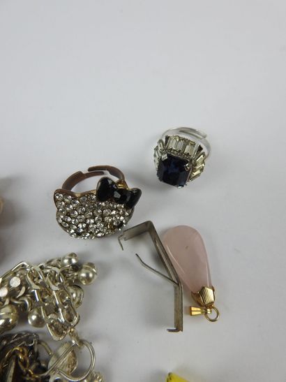 LOT of FANTAISIE JEWELRY including rings,...