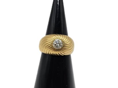 Yellow gold 750 thousandths chased ring centered...