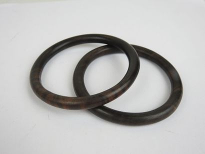 Set of 8 bracelets: 4 in different types...