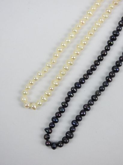 TWO NECKLACES of white pearls and gray pearls....